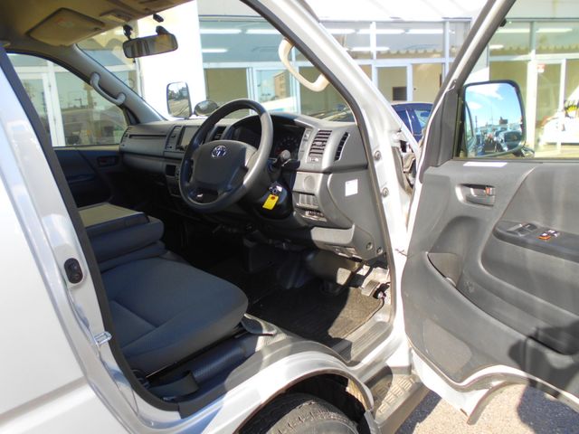 Toyota REGIUSACE VAN 2018-01 180960-1