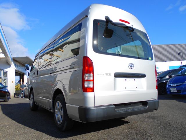 Toyota REGIUSACE VAN 2018-01 180960-2