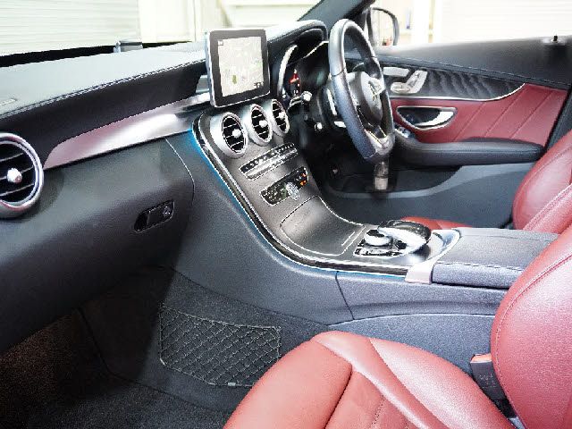 Mercedes Benz C-CLASS 2018-03 24869-3