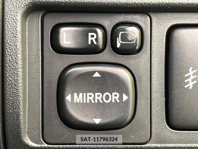 Toyota SIENTA 2004-01 368156-7