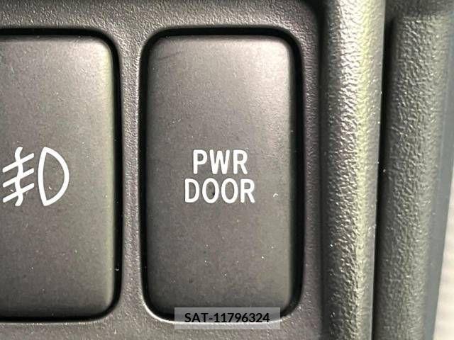 Toyota SIENTA 2004-01 368156-4