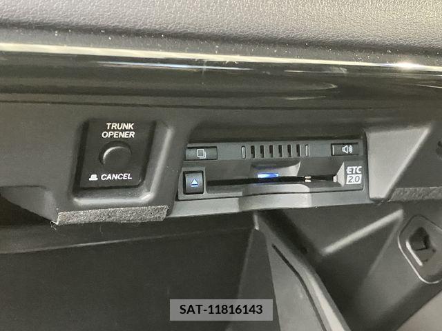 Toyota CROWN SEDAN 2019-04 300617-13