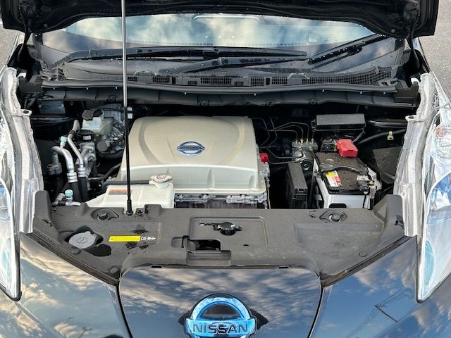 Nissan LEAF 2015-07 19628-27