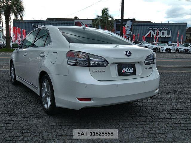 Lexus HS 2011-09 354130-2