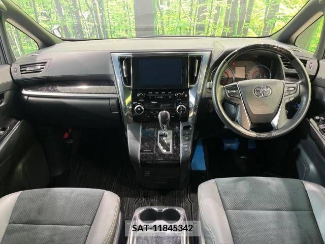 Toyota ALPHARD 2021-03 216379-1