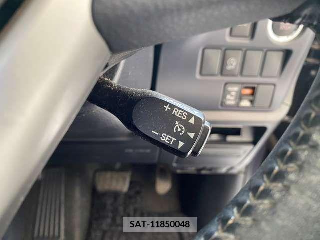Toyota VOXY 2014-06 370442-11