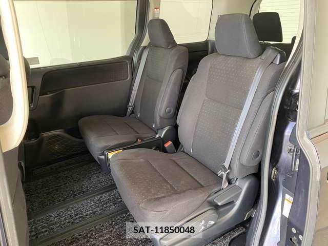 Toyota VOXY 2014-06 370442-7