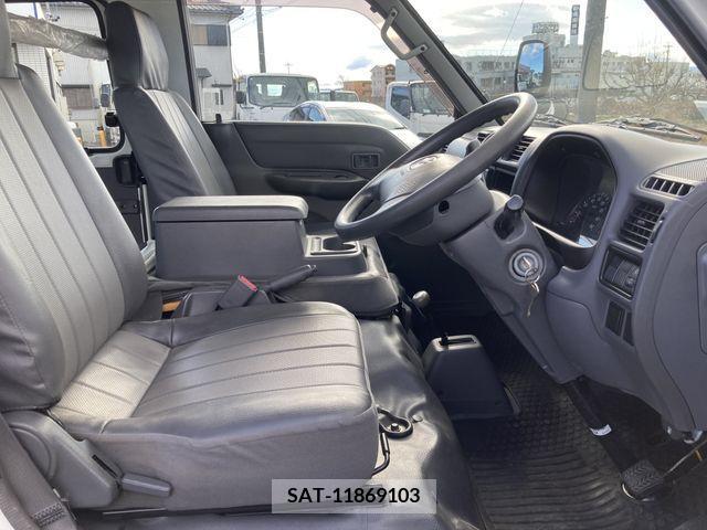 Mazda BONGO VAN 2011-03 212610-5