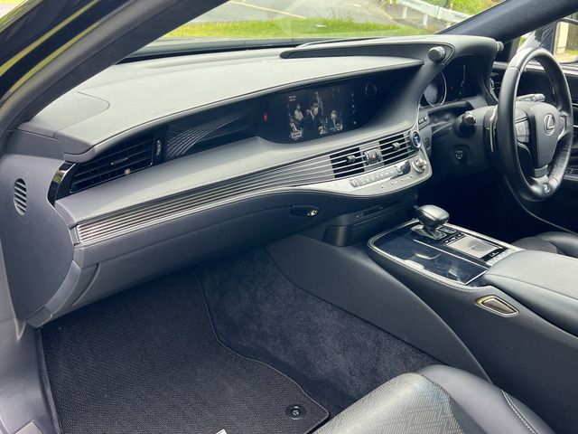 Lexus LS 2018-01 467-8