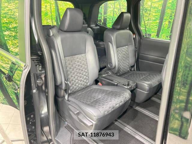 Toyota VOXY 2023-10 289006-9