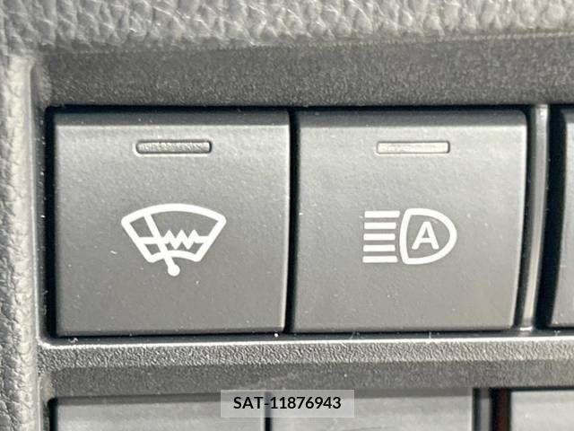 Toyota VOXY 2023-10 289006-7