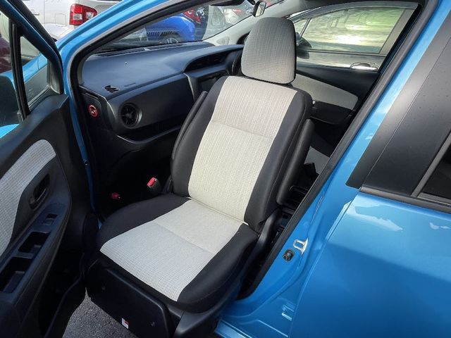 Toyota VITZ 2017-07 27483-9