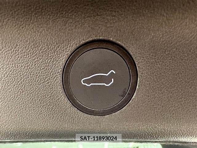 Tesla MODEL Y 2022-09 287618-9