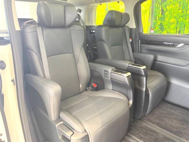 Toyota ALPHARD 2023-02 21692-9