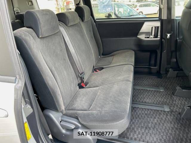 Toyota NOAH 2013-08 365153-11