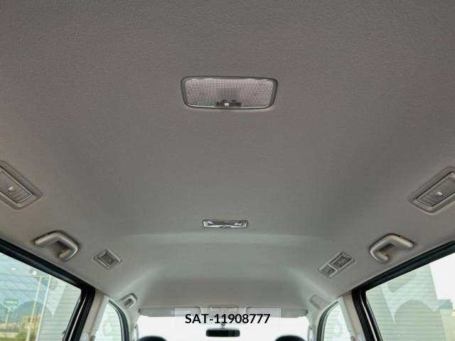 Toyota NOAH 2013-08 365153-19