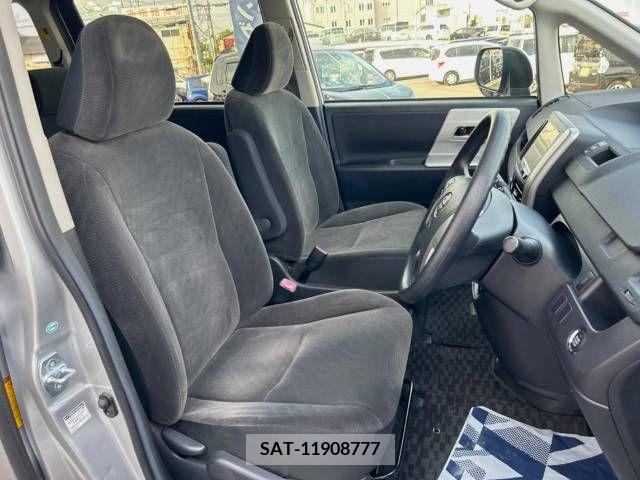 Toyota NOAH 2013-08 365153-10