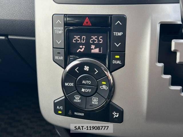Toyota NOAH 2013-08 365153-9