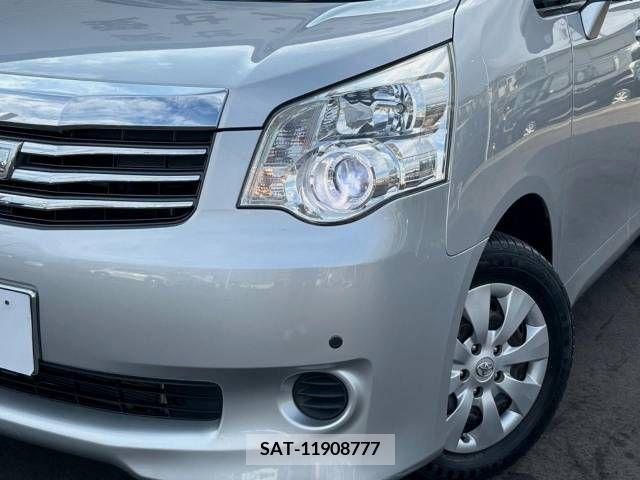Toyota NOAH 2013-08 365153-18