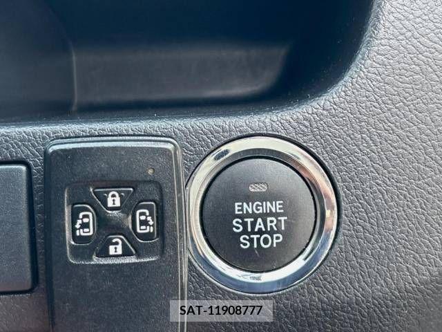 Toyota NOAH 2013-08 365153-7