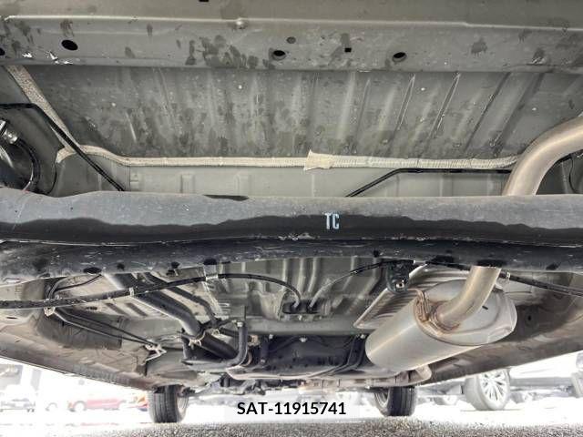 Honda N BOX CUSTOM 2019-05 215837-19
