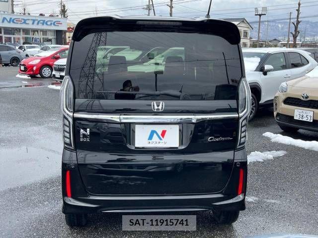 Honda N BOX CUSTOM 2019-05 215837-15