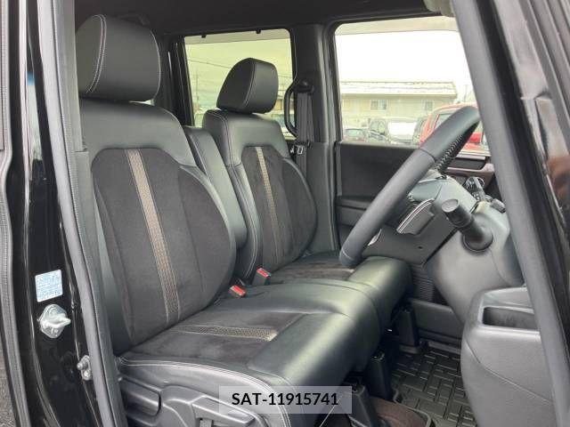 Honda N BOX CUSTOM 2019-05 215837-8