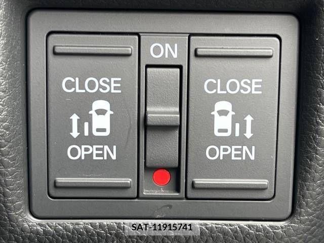 Honda N BOX CUSTOM 2019-05 215837-4