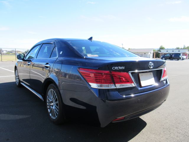 Toyota CROWN MAJESTA 2014-02 13307-2