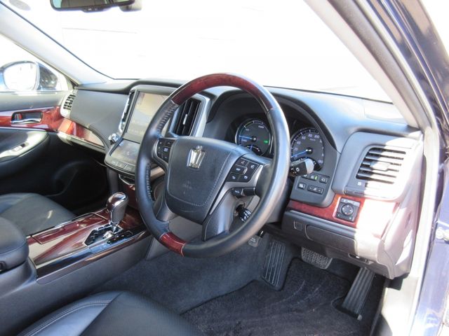 Toyota CROWN MAJESTA 2014-02 13307-1