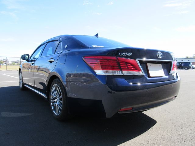 Toyota CROWN MAJESTA 2014-02 13307-16