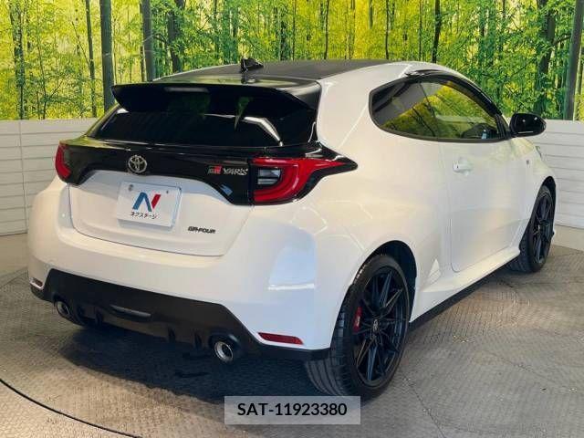 Toyota YARIS 2020-11 304813-17