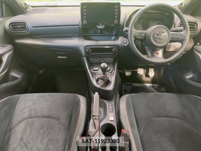 Toyota YARIS 2020-11 304813-1