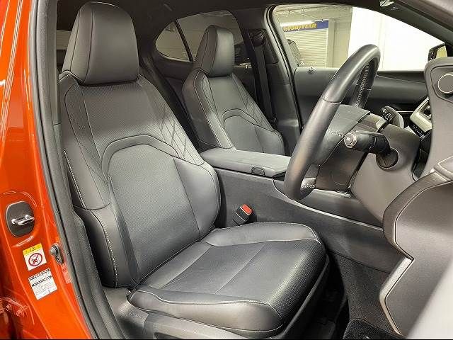 Lexus UX 2019-06 8867-8