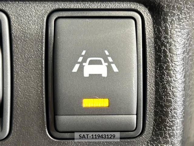 Nissan NOTE 2018-03 302430-4