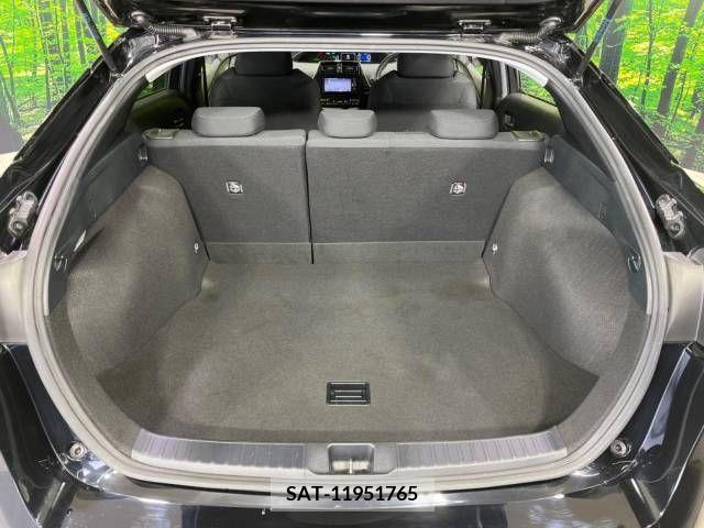 Toyota PRIUS 2017-12 243938-10