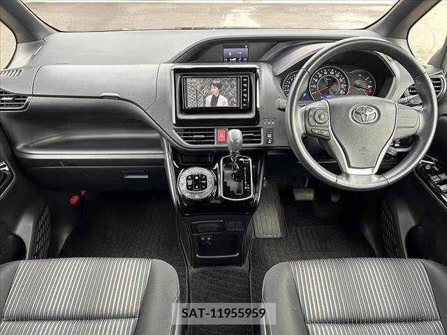 Toyota VOXY 2019-06 370277-1