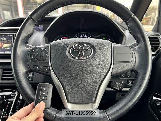 Toyota VOXY 2019-06 370277-4