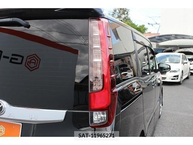 Toyota NOAH 2014-01 279535-11