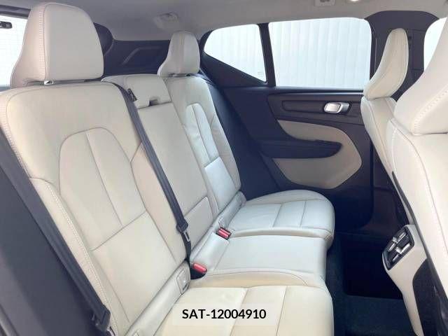 Volvo XC40 2022-08 333112-13