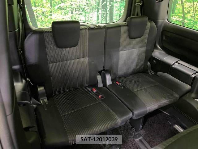 Toyota VOXY 2018-05 338793-10