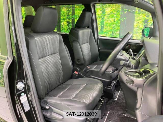 Toyota VOXY 2018-05 338793-8