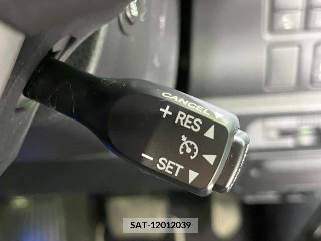 Toyota VOXY 2018-05 338793-7