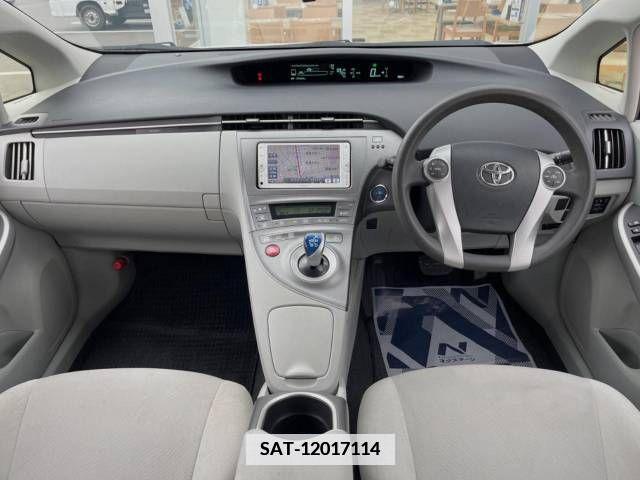 Toyota PRIUS 2013-02 351915-1