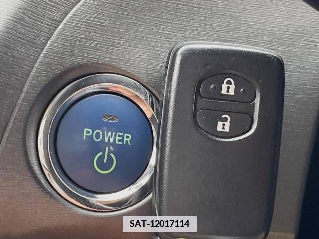 Toyota PRIUS 2013-02 351915-6
