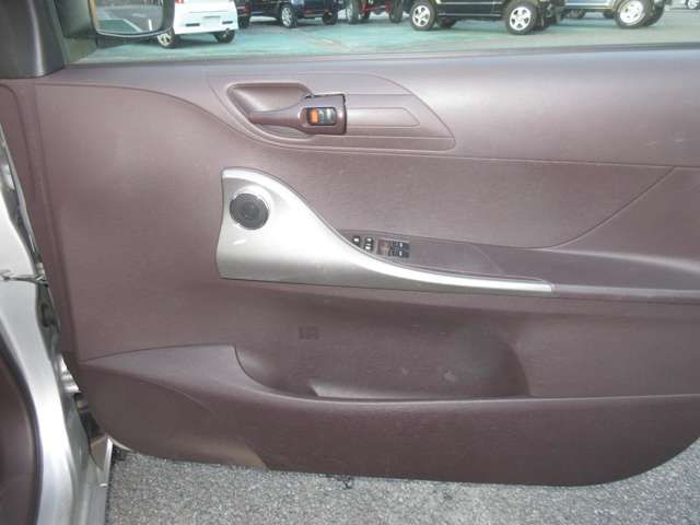 Toyota IQ 2009-12 183279-13