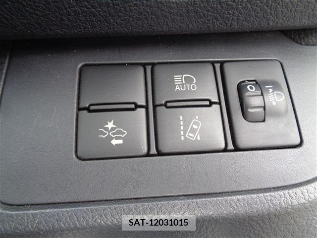 Toyota SIENTA 2017-10 328879-23