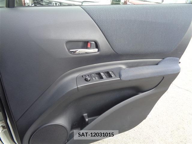 Toyota SIENTA 2017-10 328879-25