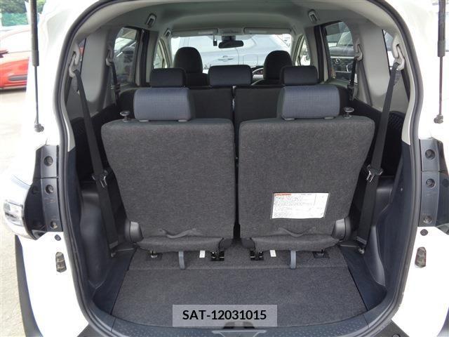 Toyota SIENTA 2017-10 328879-12