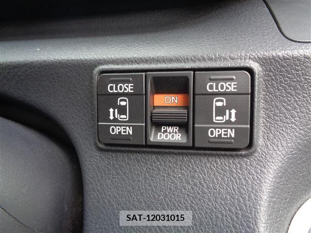 Toyota SIENTA 2017-10 328879-24